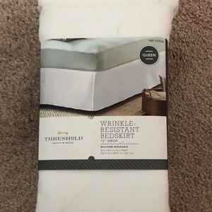 ✨Threshold White Bed Skirt✨